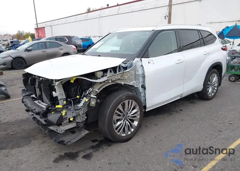 2023 Toyota Highlander Platinum z USA, uszkodzony, nr VIN 5TDKDRBH9PS520595